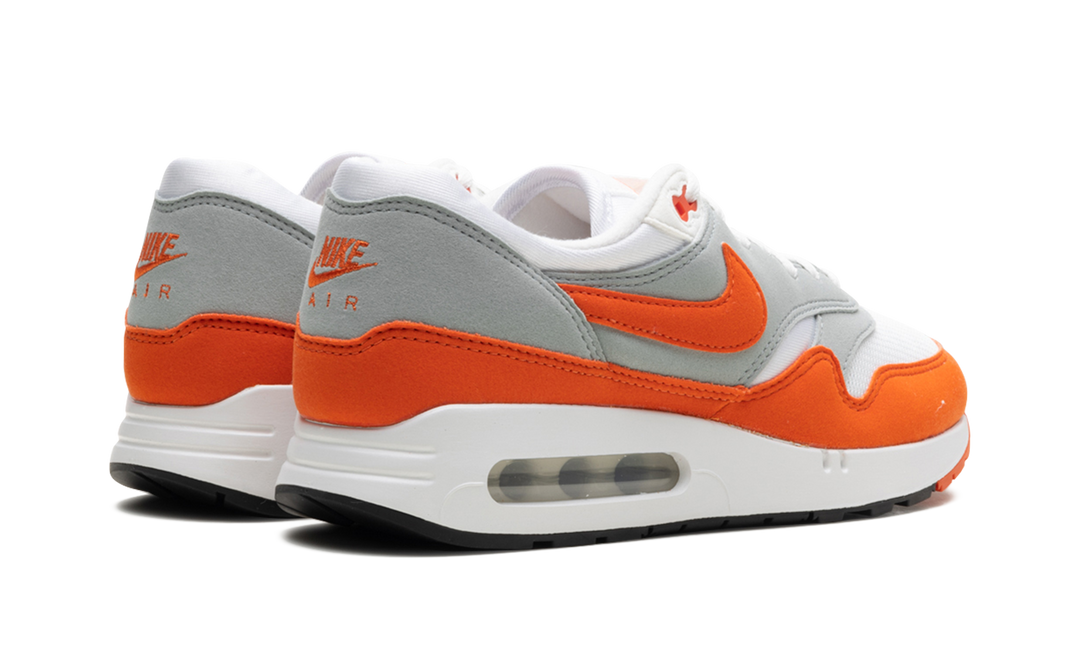 NIKE AIR MAX 1 &