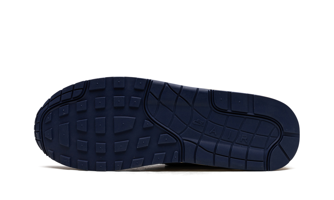NIKE AIR MAX 1 &