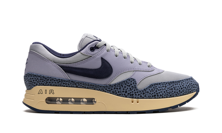 NIKE AIR MAX 1 &