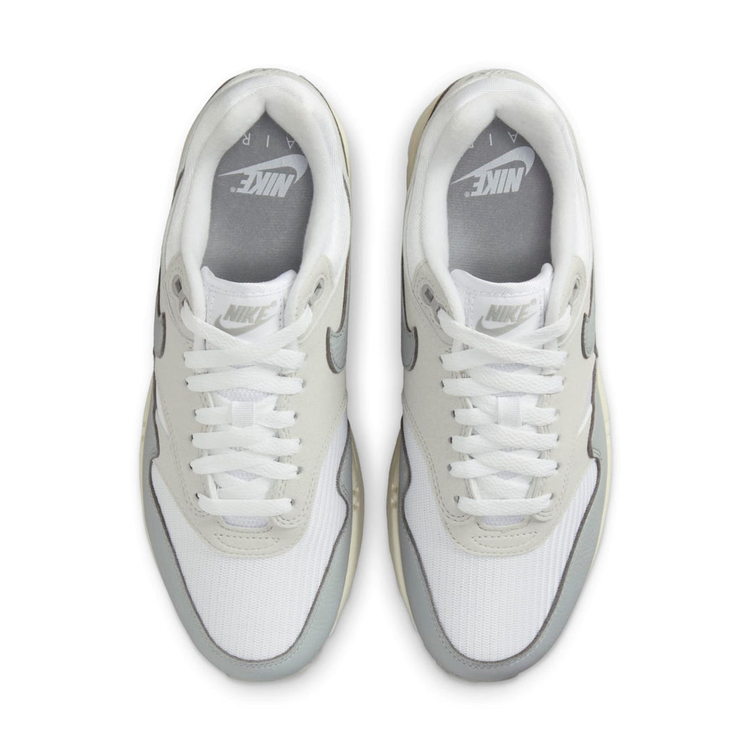 NIKE AIR MAX 1 &