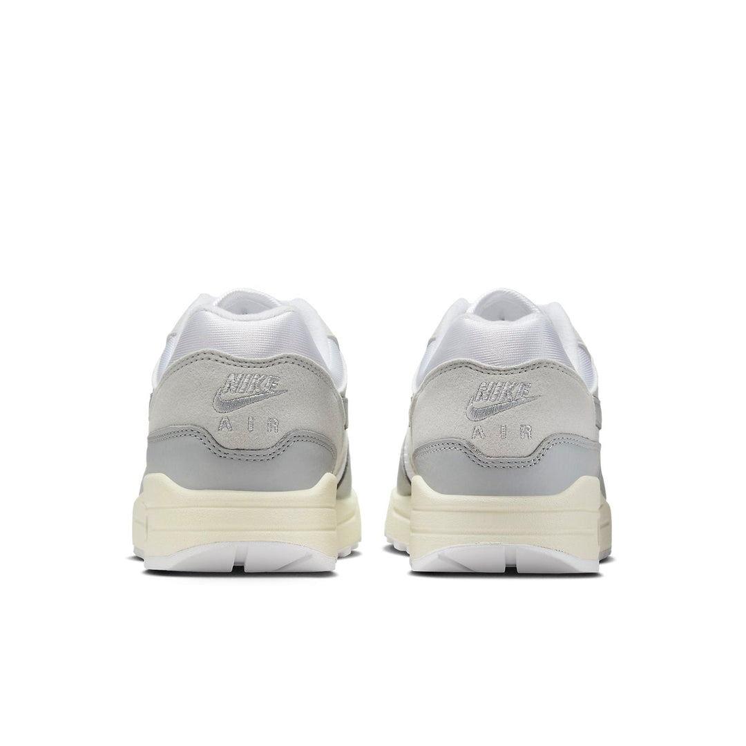 NIKE AIR MAX 1 &