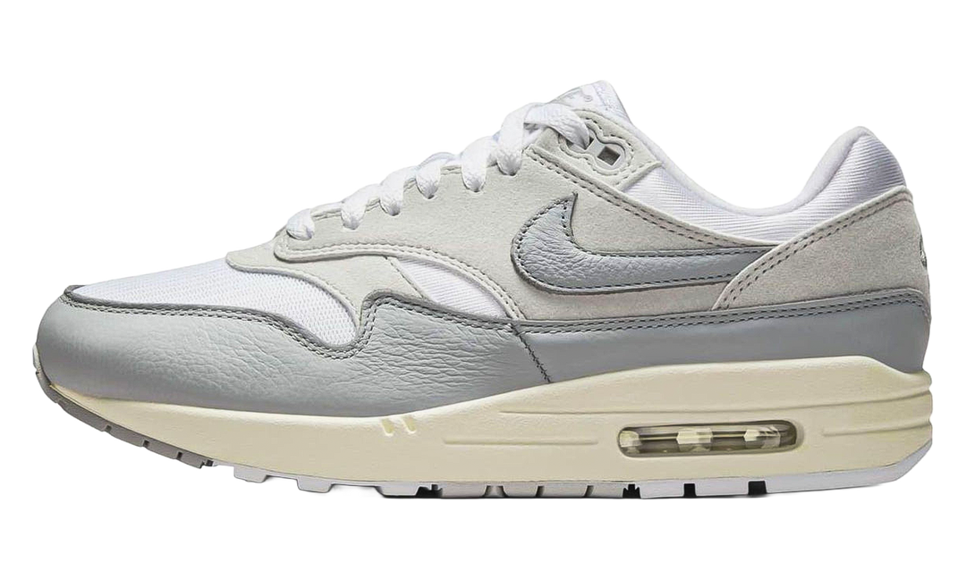 NIKE AIR MAX 1 &