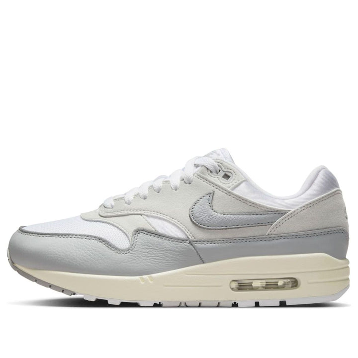 NIKE AIR MAX 1 &