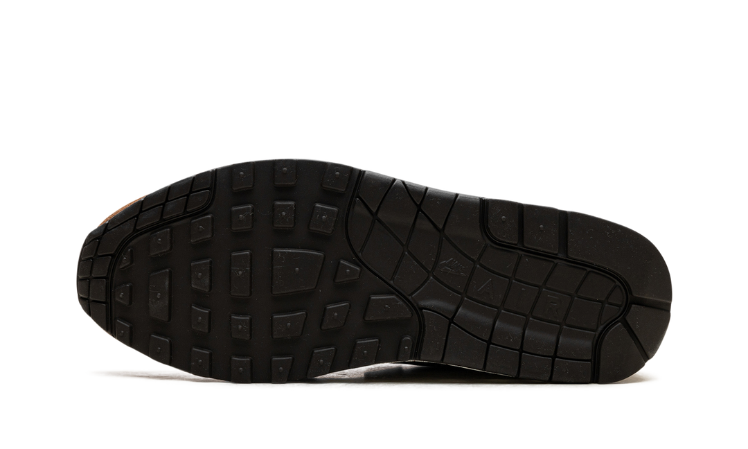NIKE AIR MAX 1 &