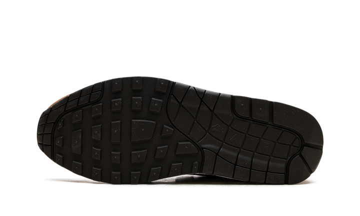 NIKE AIR MAX 1 &