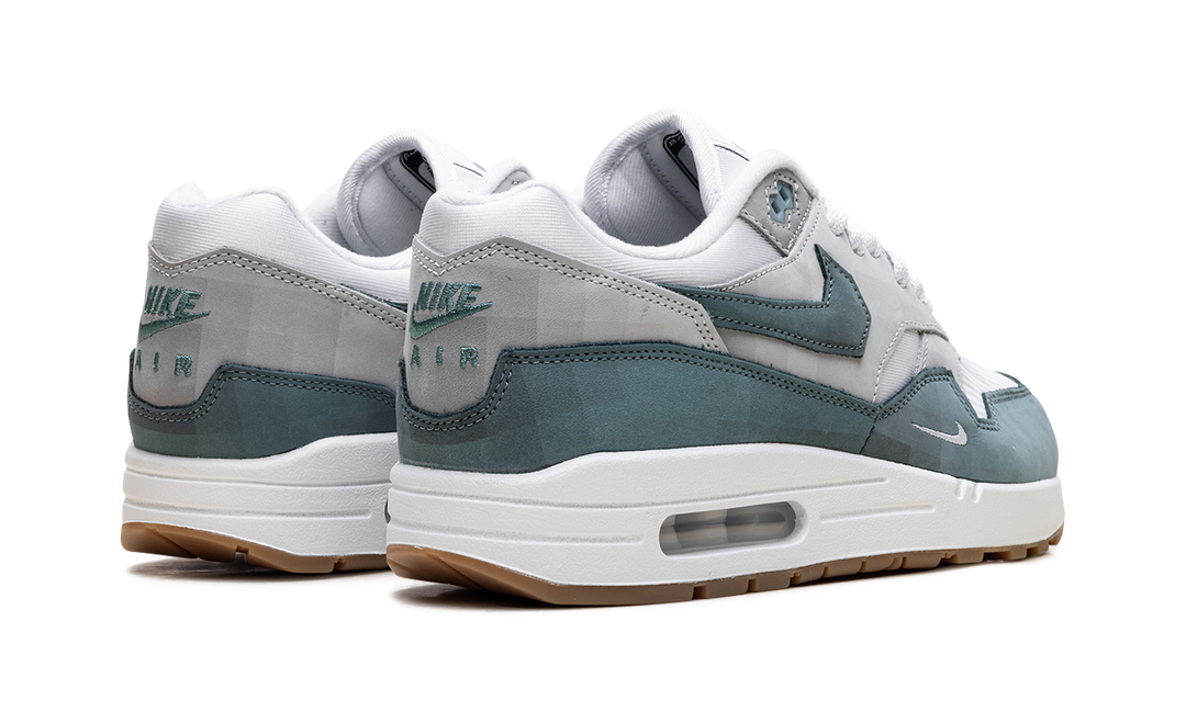 NIKE AIR MAX 1 .SWOOSH LOW POLY ADVENTURE