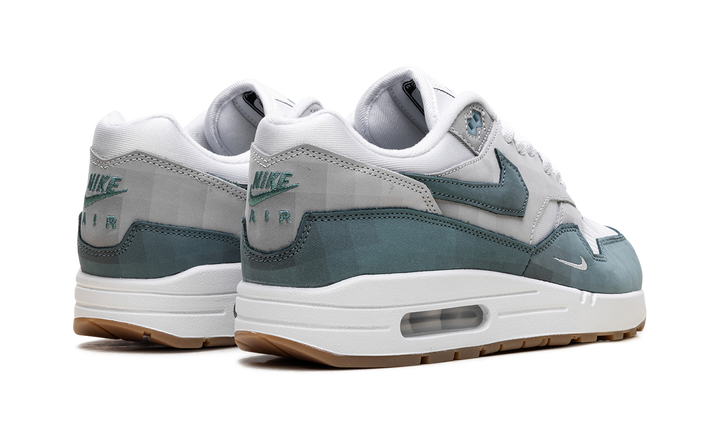 NIKE AIR MAX 1 .SWOOSH LOW POLY ADVENTURE