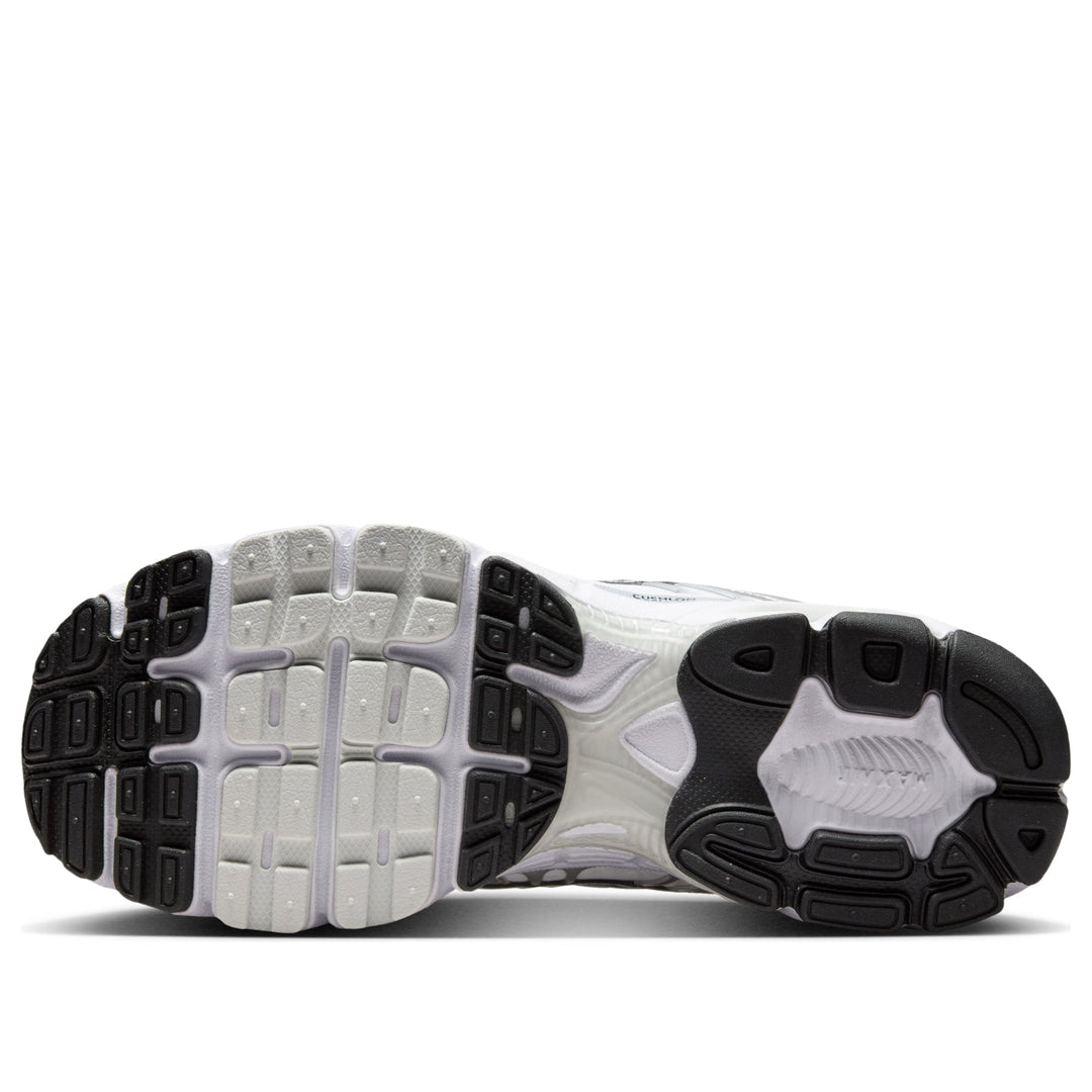 NIKE AIR MAX MOTO 2K WHITE BLACK WOMENS — Stock 