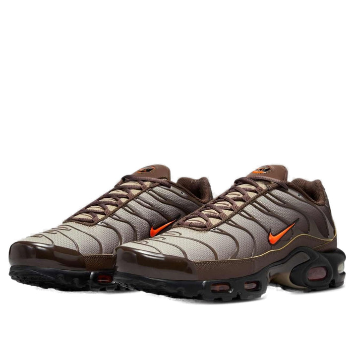 NIKE AIR MAX PLUS BAROQUE BROWN SAFETY ORANGE