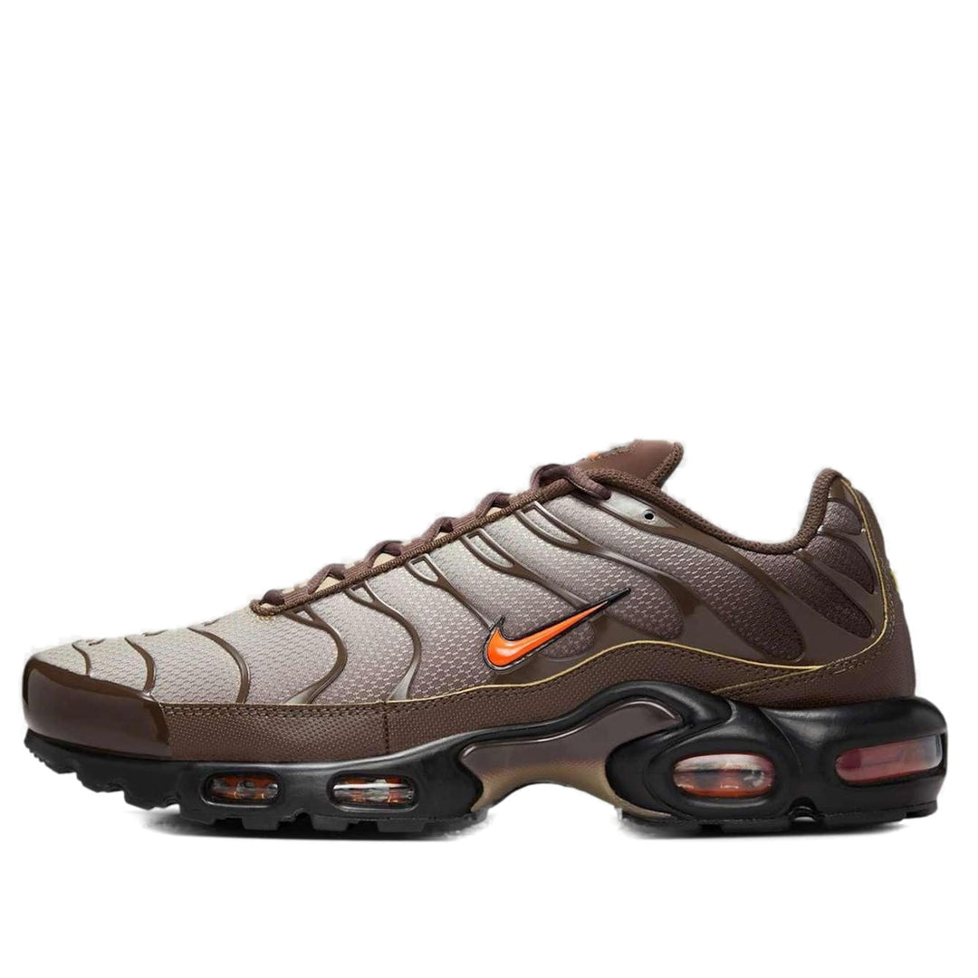 NIKE AIR MAX PLUS BAROQUE BROWN SAFETY ORANGE
