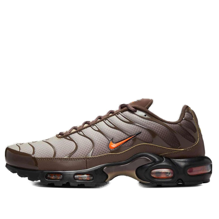 NIKE AIR MAX PLUS BAROQUE BROWN SAFETY ORANGE