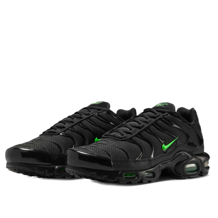 NIKE AIR MAX PLUS BLACK GREEN STRIKE