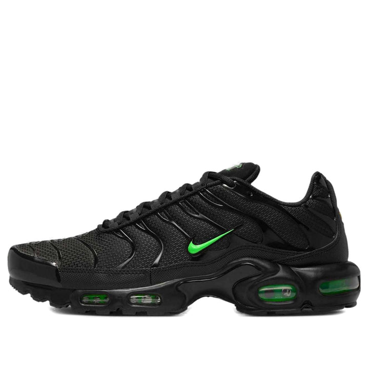 NIKE AIR MAX PLUS BLACK GREEN STRIKE