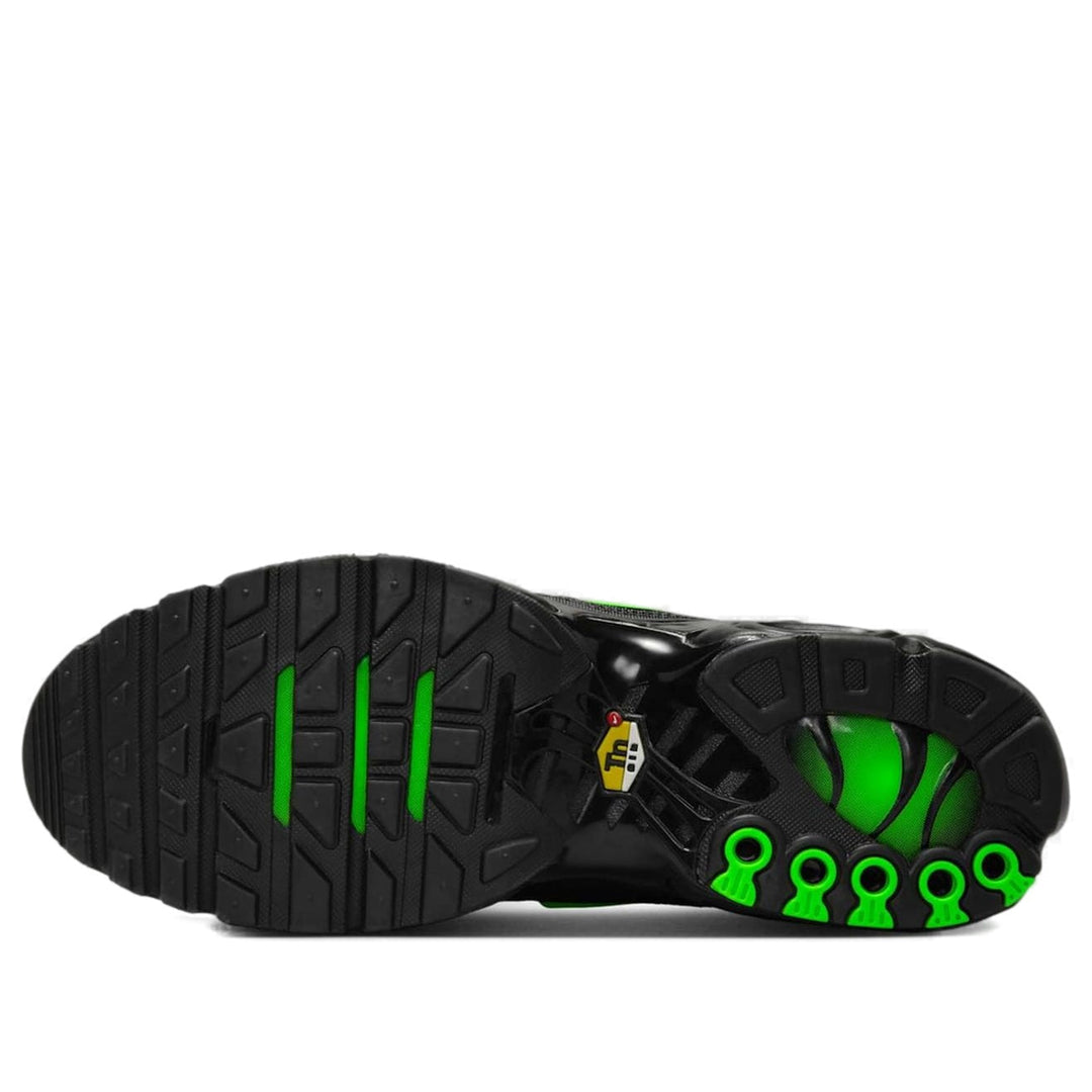 NIKE AIR MAX PLUS BLACK GREEN STRIKE