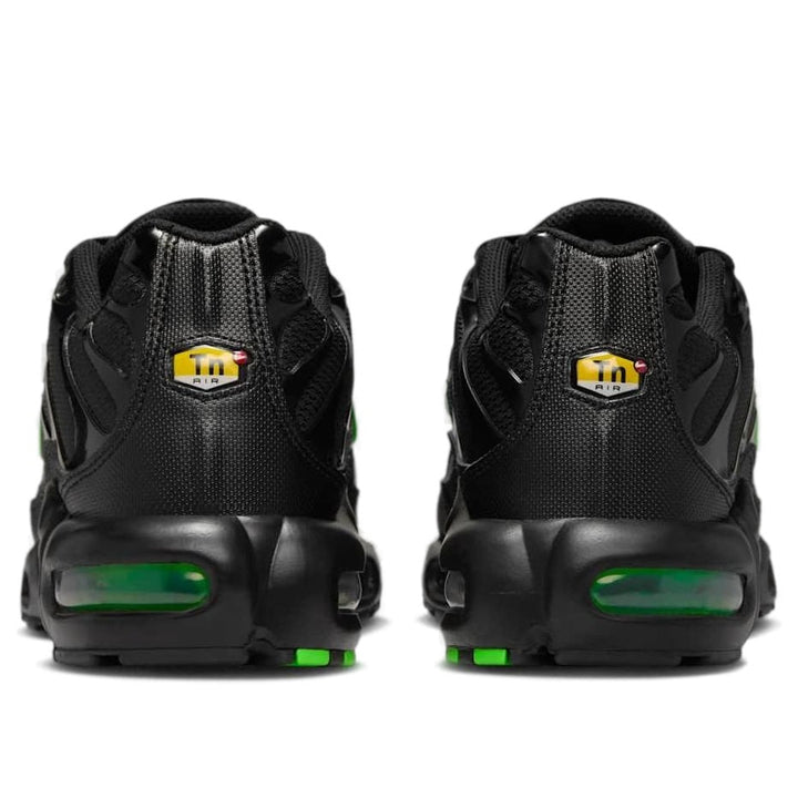 NIKE AIR MAX PLUS BLACK GREEN STRIKE