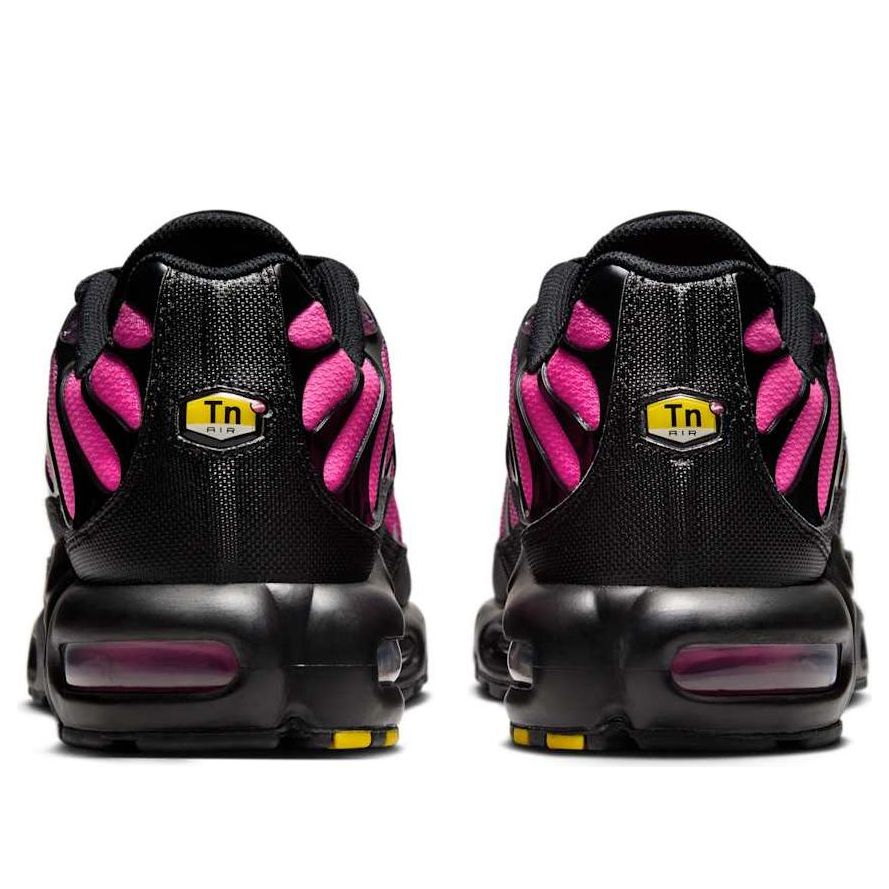 NIKE AIR MAX PLUS BLACK HYPER PINK