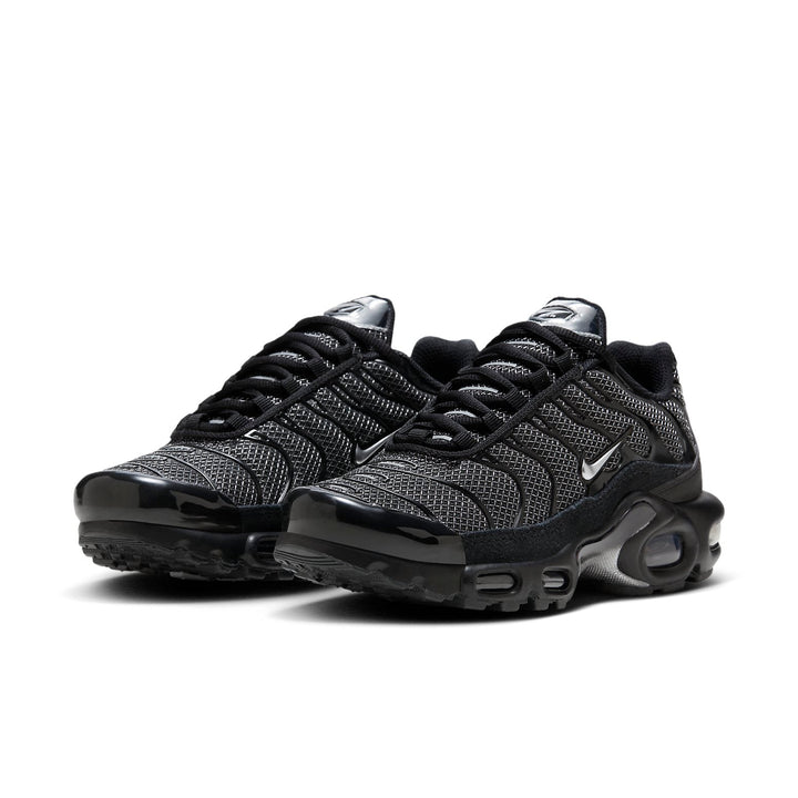 NIKE AIR MAX PLUS BLACK SUEDE SILVER WOMENS