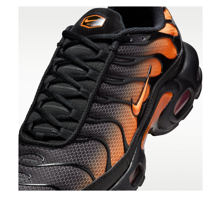 NIKE AIR MAX PLUS &