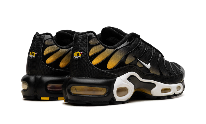 NIKE AIR MAX PLUS BLACK UNIVERSITY GOLD WHITE