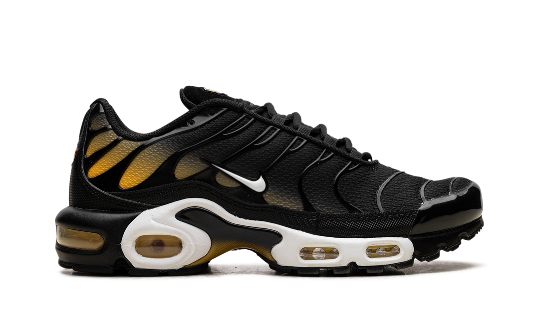 NIKE AIR MAX PLUS BLACK UNIVERSITY GOLD WHITE
