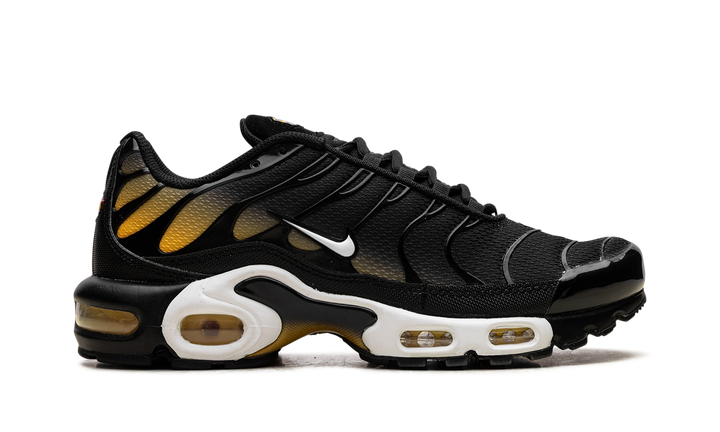 NIKE AIR MAX PLUS BLACK UNIVERSITY GOLD WHITE