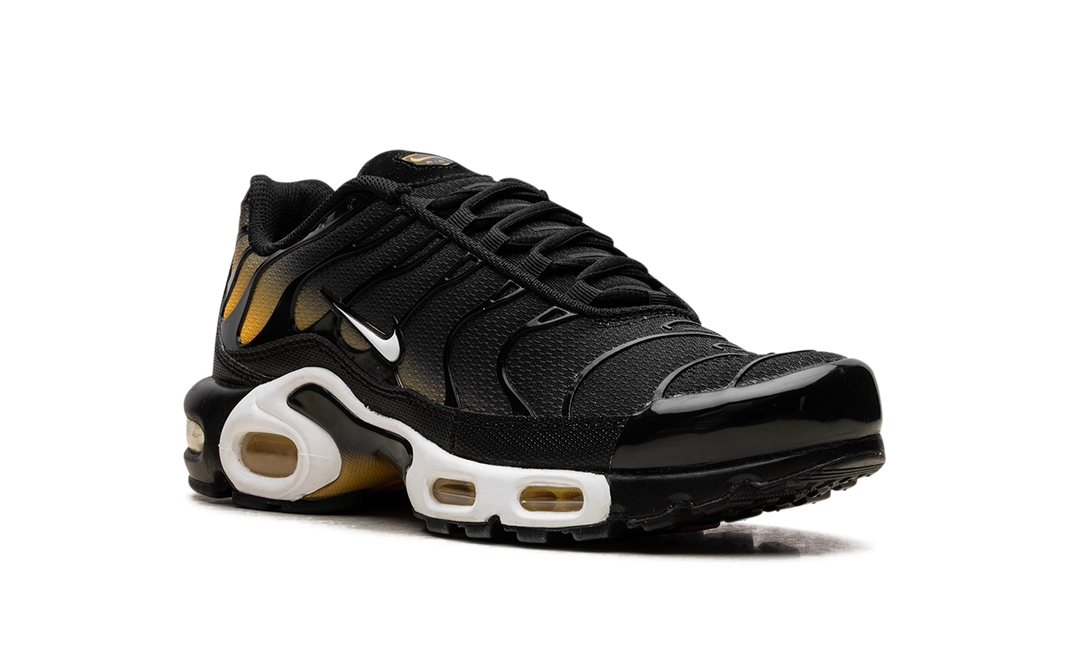NIKE AIR MAX PLUS BLACK UNIVERSITY GOLD WHITE