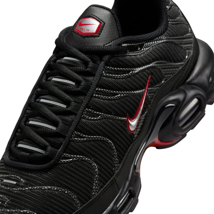 NIKE AIR MAX PLUS BLACK UNIVERSITY RED METALLIC SILVER