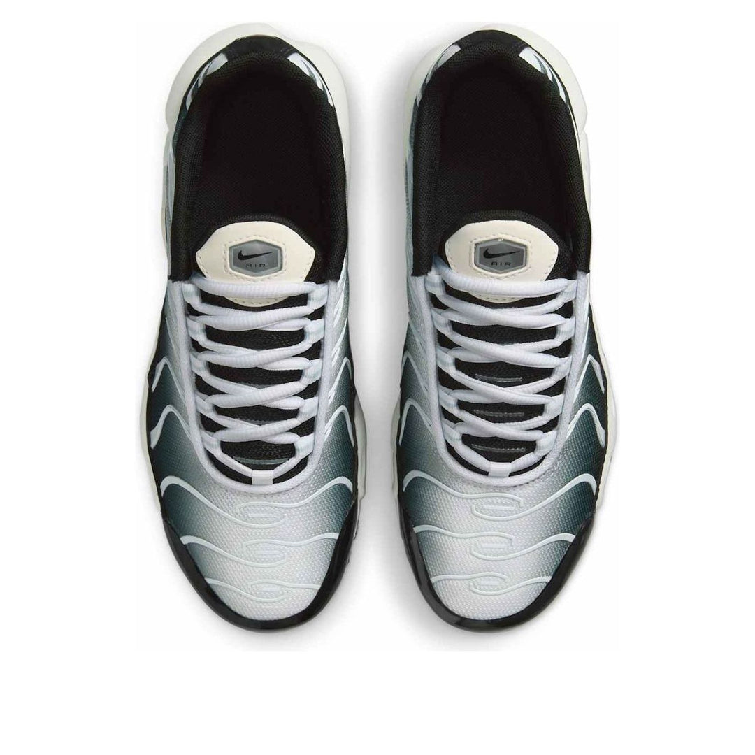 NIKE AIR MAX PLUS BLACK WHITE SAIL METALLIC COOL GREY GS