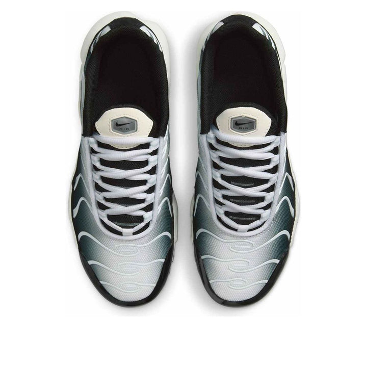 NIKE AIR MAX PLUS BLACK WHITE SAIL METALLIC COOL GREY GS