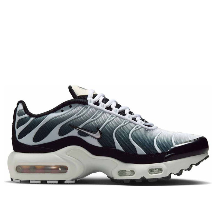 NIKE AIR MAX PLUS BLACK WHITE SAIL METALLIC COOL GREY GS