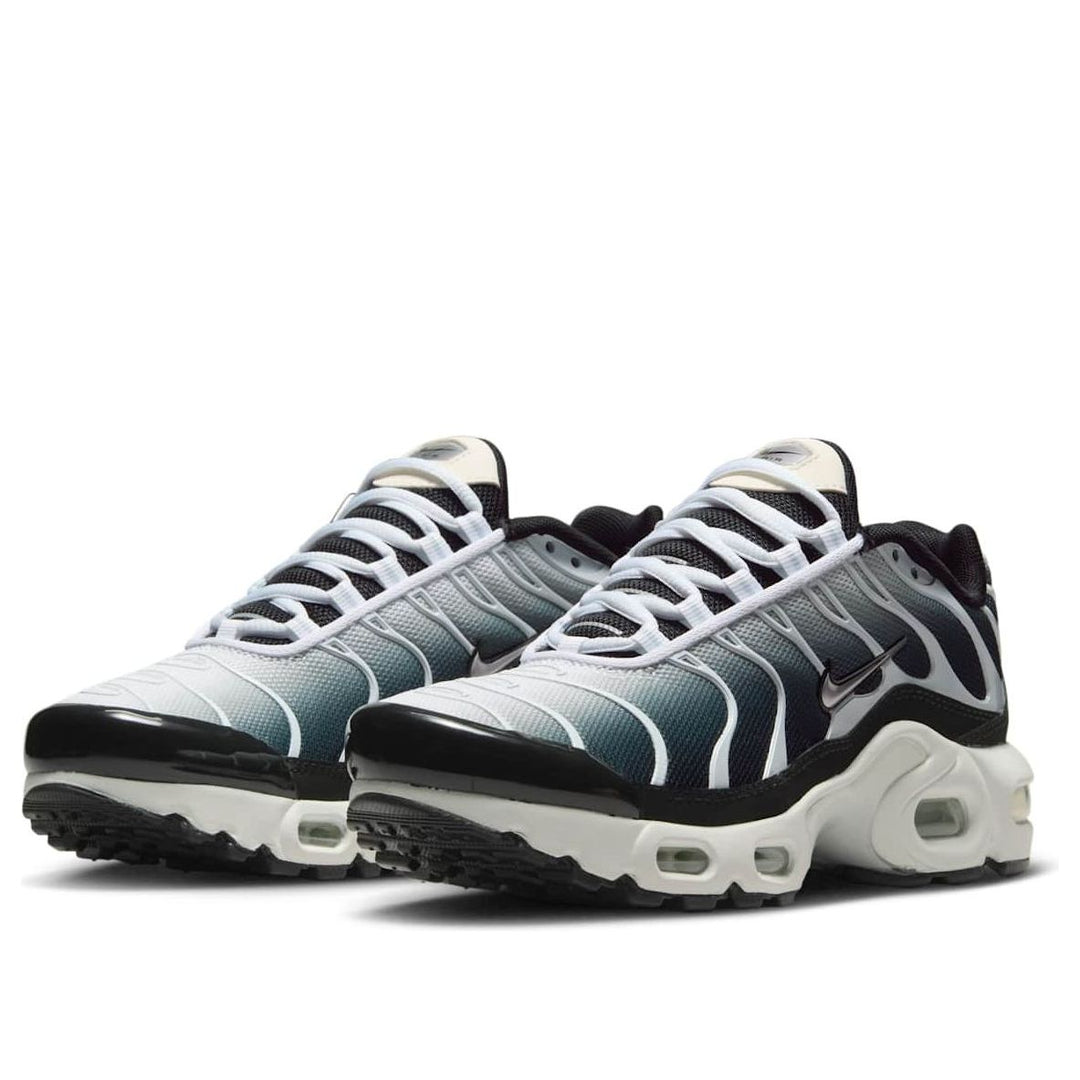 NIKE AIR MAX PLUS BLACK WHITE SAIL METALLIC COOL GREY GS