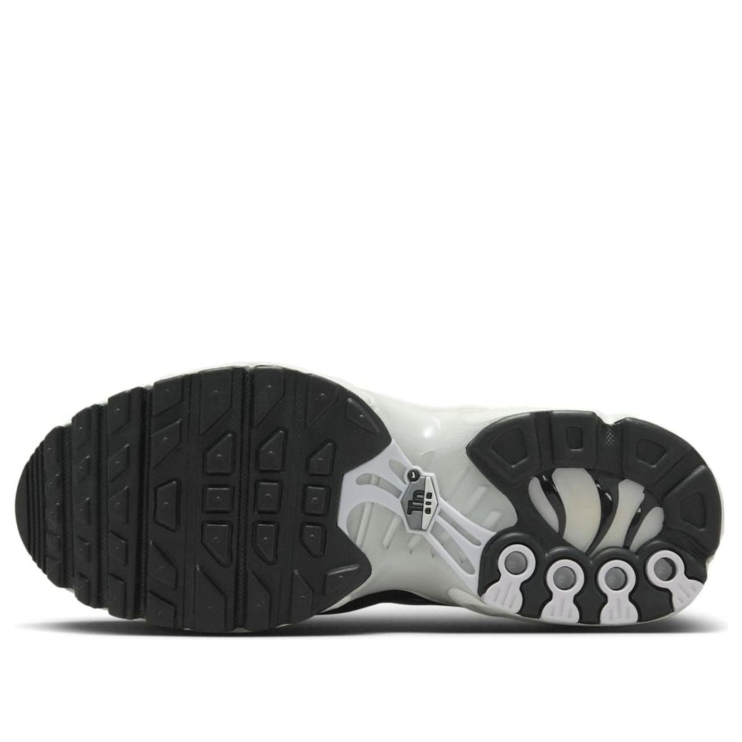 NIKE AIR MAX PLUS BLACK WHITE SAIL METALLIC COOL GREY GS