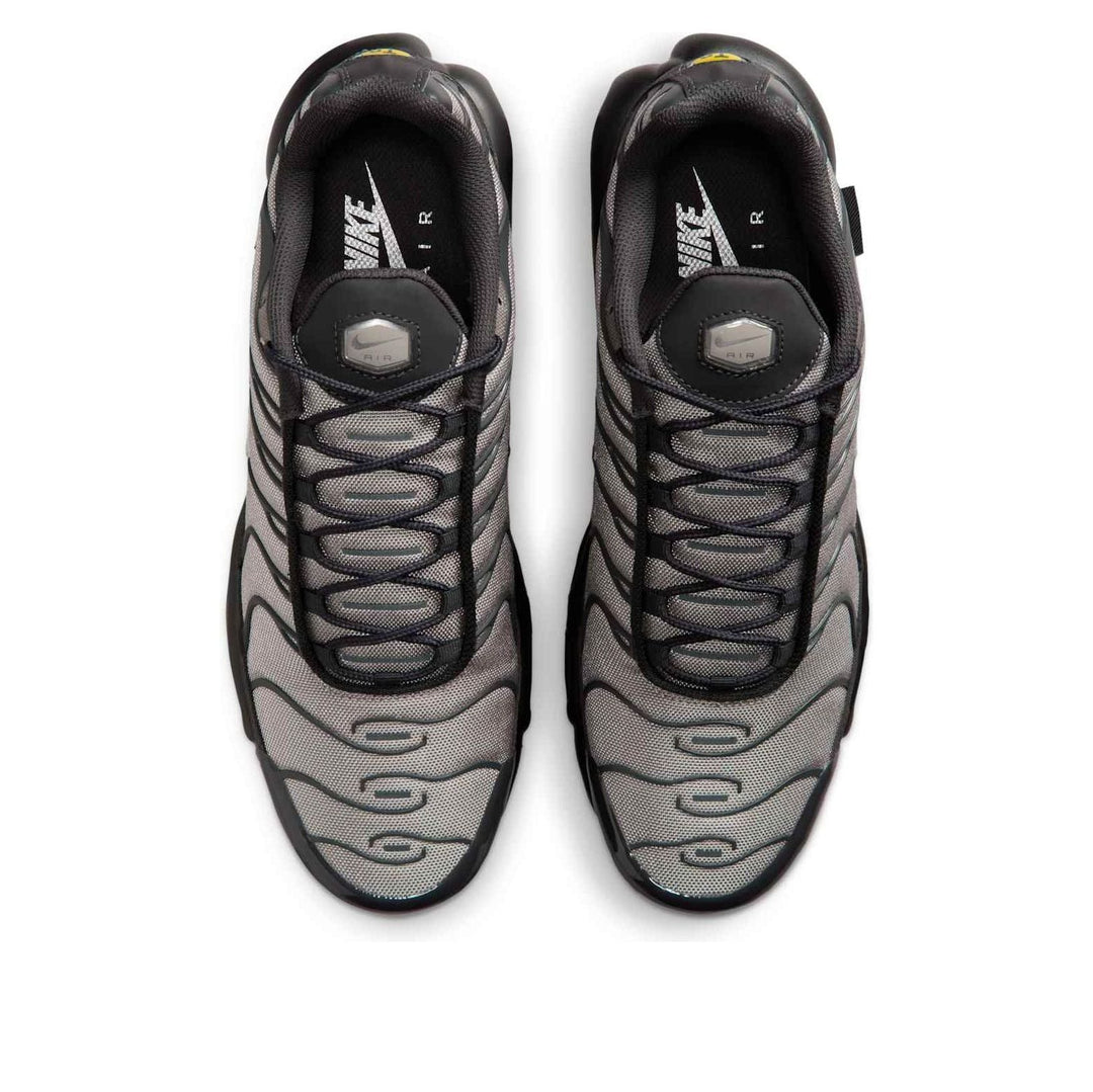 NIKE AIR MAX PLUS &