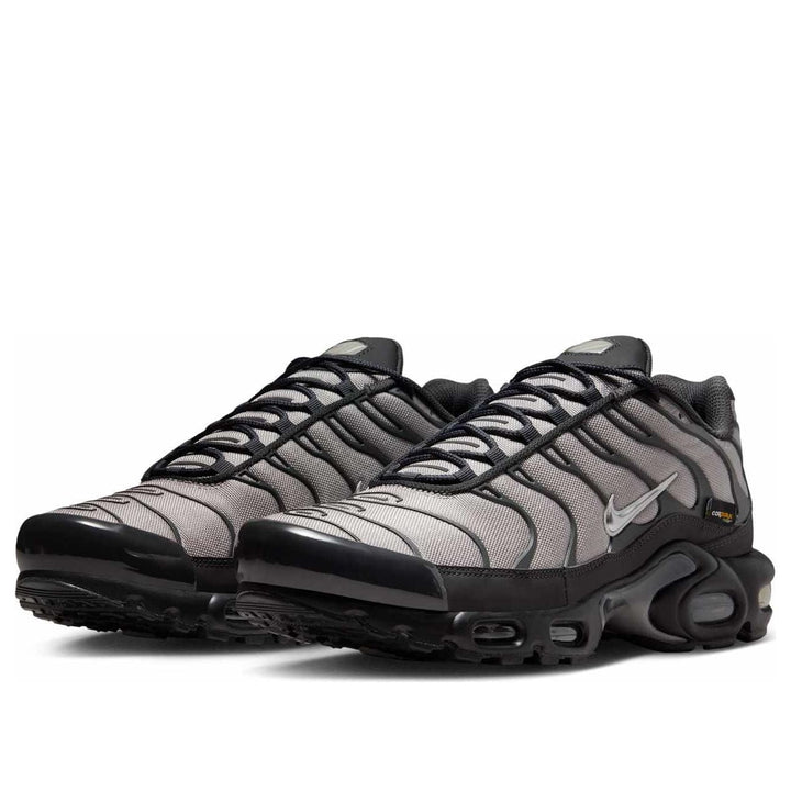 NIKE AIR MAX PLUS &