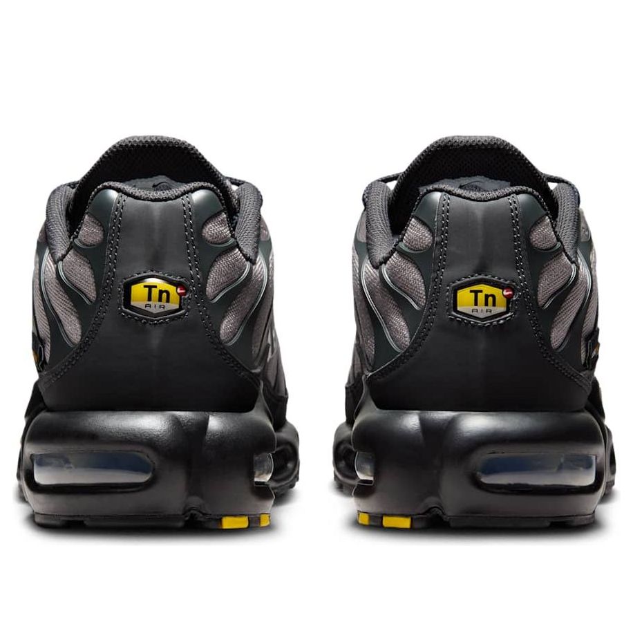 NIKE AIR MAX PLUS &