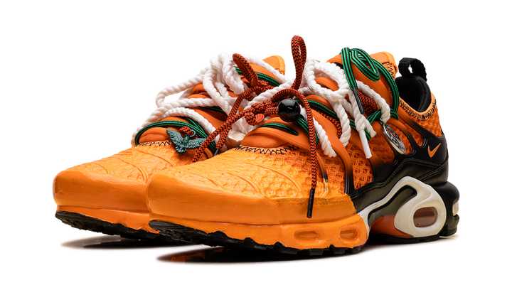 NIKE AIR MAX PLUS HOMECOMING SAFETY ORANGE