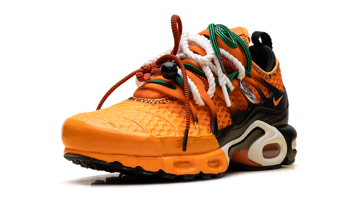 NIKE AIR MAX PLUS HOMECOMING SAFETY ORANGE