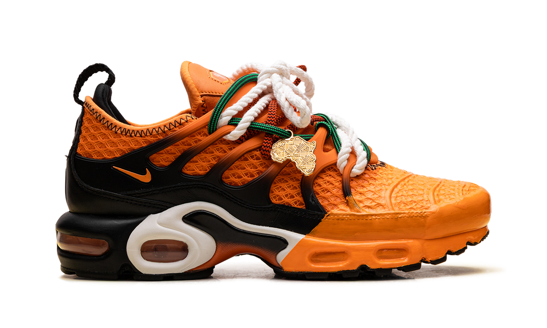 NIKE AIR MAX PLUS HOMECOMING SAFETY ORANGE
