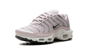 NIKE AIR MAX PLUS PLATINUM VIOLET WOMENS — Stock