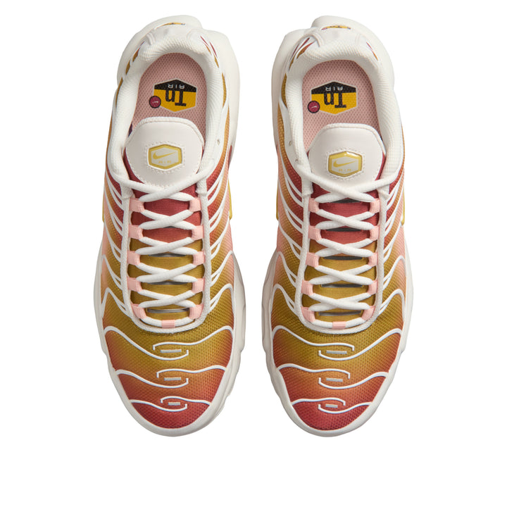 NIKE AIR MAX PLUS RUGGED ORANGE SATURN GOLD (WOMEN&