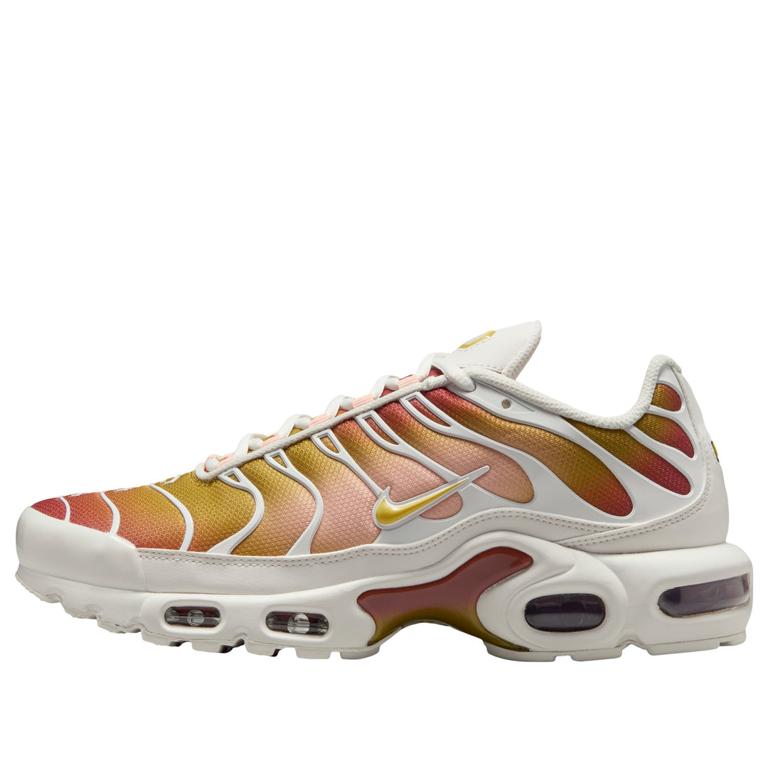 NIKE AIR MAX PLUS RUGGED ORANGE SATURN GOLD (WOMEN&