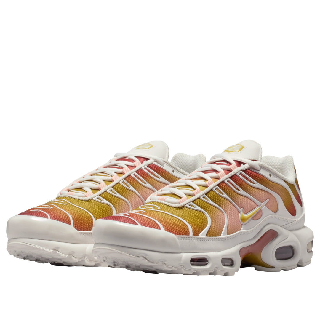 NIKE AIR MAX PLUS RUGGED ORANGE SATURN GOLD (WOMEN&