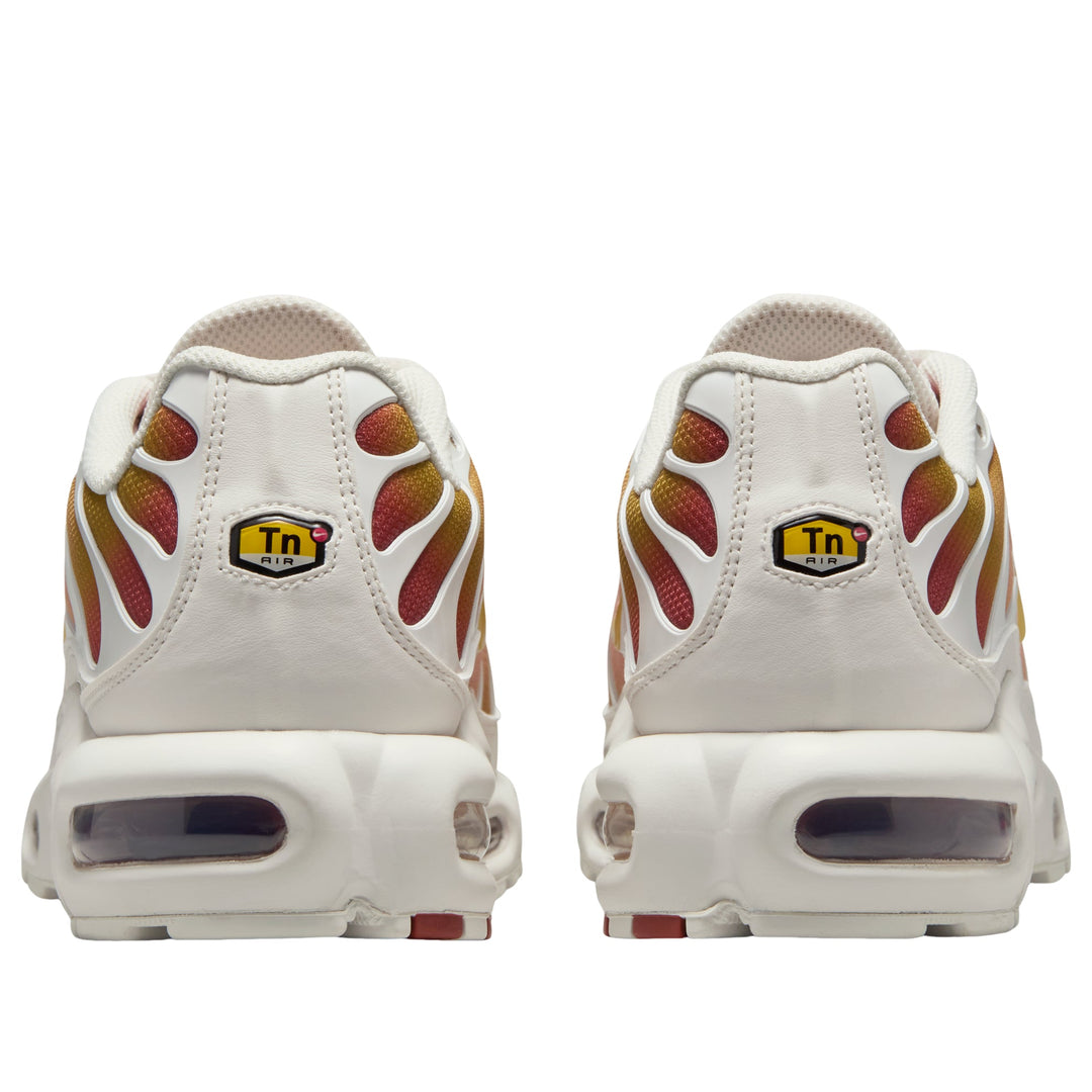 NIKE AIR MAX PLUS RUGGED ORANGE SATURN GOLD (WOMEN&