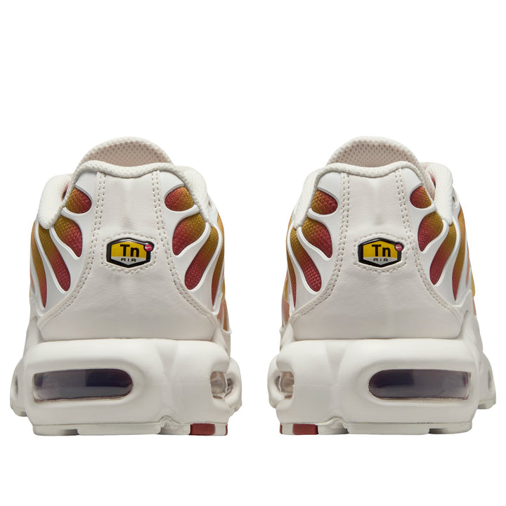 NIKE AIR MAX PLUS RUGGED ORANGE SATURN GOLD (WOMEN&