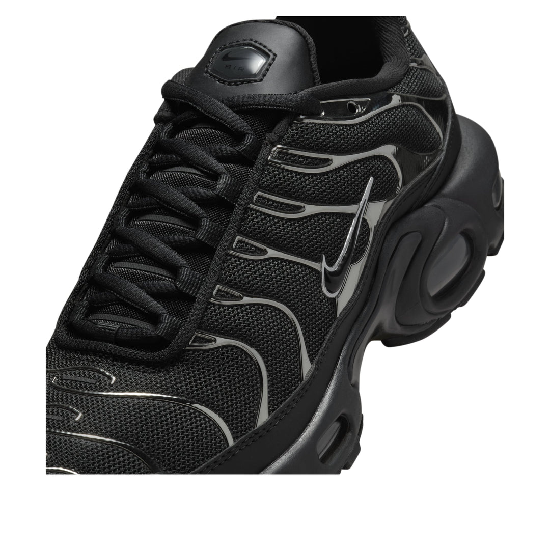 NIKE AIR MAX PLUS SE BLACK CHROME SILVER (WOMEN&