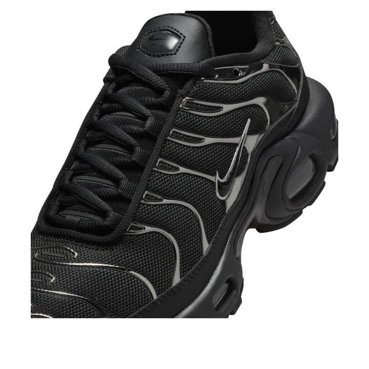NIKE AIR MAX PLUS SE BLACK CHROME WOMENS