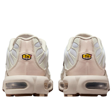NIKE AIR MAX PLUS SE LIGHT OREWOOD BROWN (WOMEN'S) — Stock
