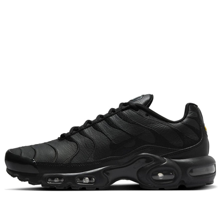 NIKE AIR MAX PLUS TRIPLE BLACK LEATHER