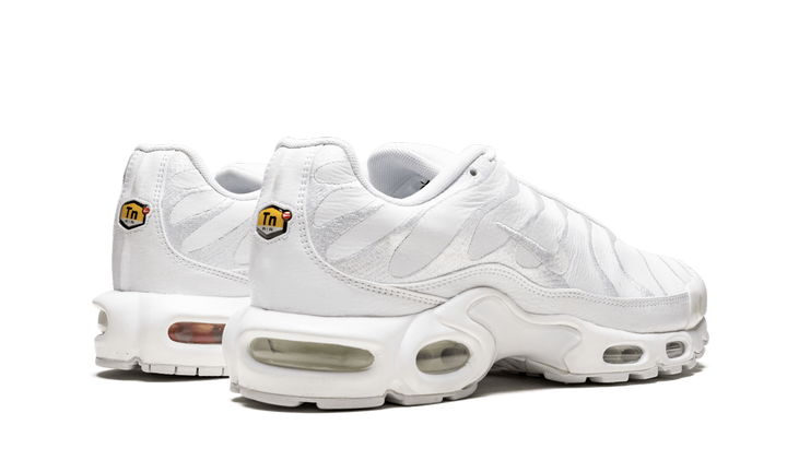 NIKE AIR MAX PLUS TRIPLE BLACK LEATHER