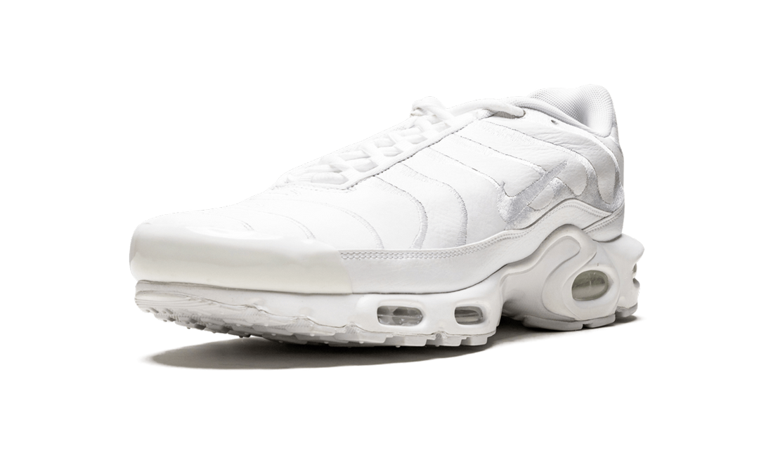 NIKE AIR MAX PLUS TRIPLE BLACK LEATHER
